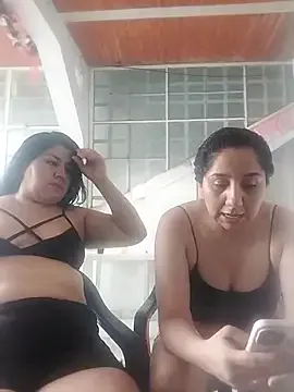 roouse – webcam model profile photo Image 4