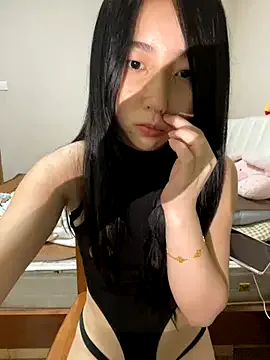 roouse – webcam model profile photo Image 18