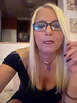 EmiliGarden – webcam model profile photo Image 5