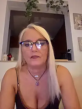 EmiliGarden – webcam model profile photo Image 9