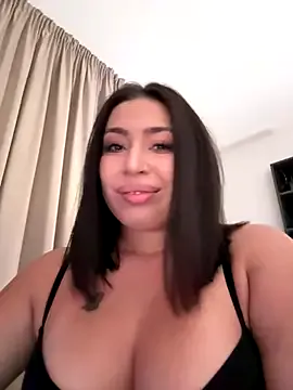 roouse – webcam model profile photo Image 6
