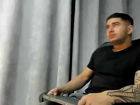 roouse – webcam model profile photo Image 3
