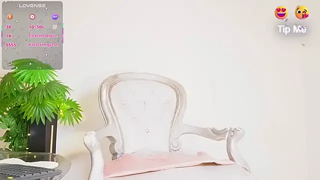 roouse – webcam model profile photo Image 10