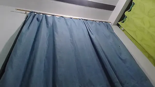 zui_lu – webcam model profile photo Image 5