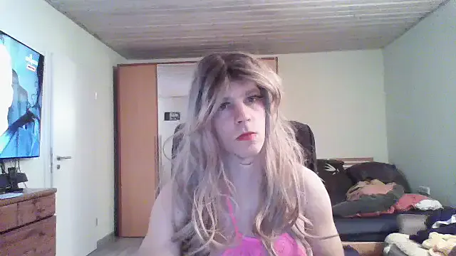 roouse – webcam model profile photo Image 3