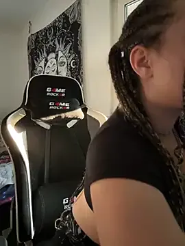 oxo_yuna_oxo – webcam model profile photo Image 12