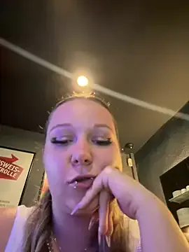 oxo_yuna_oxo – webcam model profile photo Image 4