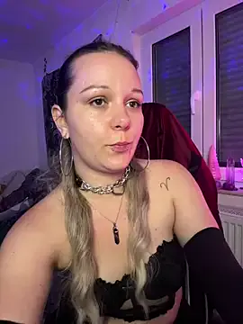 oxo_yuna_oxo – webcam model profile photo Image 7