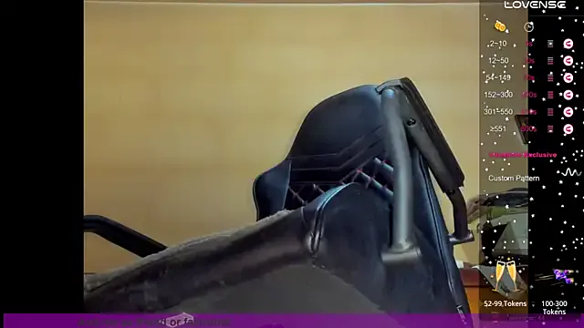 roouse – webcam model profile photo Image 15