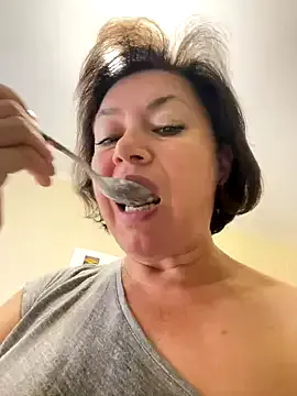 Yui-Ch – webcam model profile photo Image 11