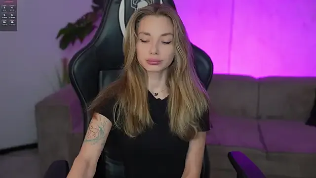 Yui-Ch – webcam model profile photo Image 12