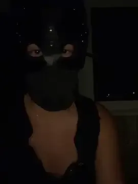 roouse – webcam model profile photo Image 2