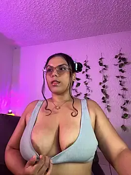 maataaan – webcam model profile photo Image 13