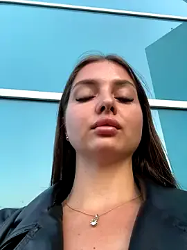 zui_lu – webcam model profile photo Image 10