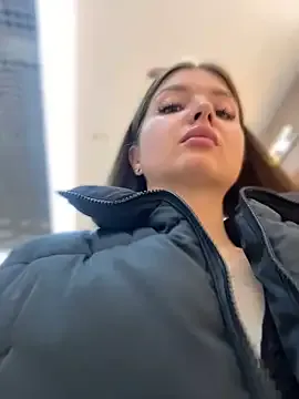 zui_lu – webcam model profile photo Image 18