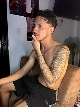roouse – webcam model profile photo Image 13