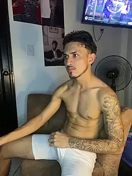 roouse – webcam model profile photo Image 14