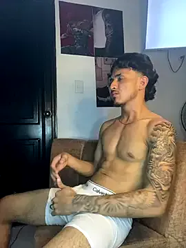 roouse – webcam model profile photo Image 5