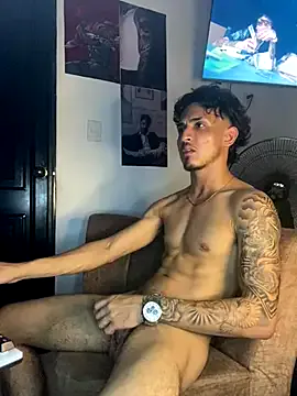 roouse – webcam model profile photo Image 6