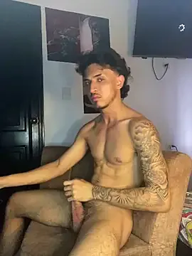 roouse – webcam model profile photo Image 8