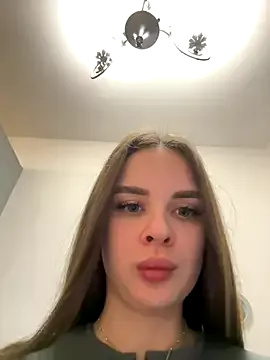 MoniqueHils – webcam model profile photo Image 3