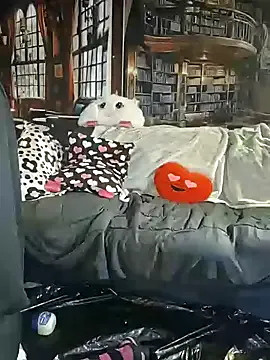 SEXYY_TRANSY_WITH_GIRL – webcam model profile photo Image 10