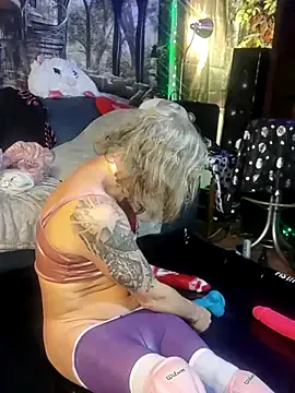 SEXYY_TRANSY_WITH_GIRL – webcam model profile photo Image 13