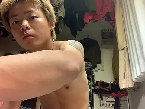 roouse – webcam model profile photo Image 9