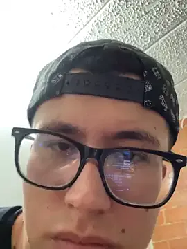 Awesomelusty – webcam model profile photo Image 10