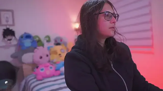 school_ch – webcam model profile photo Image 12