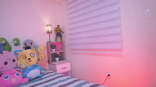 school_ch – webcam model profile photo Image 13