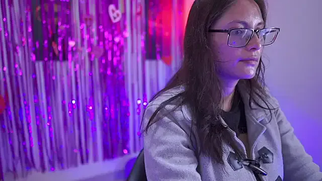 school_ch – webcam model profile photo Image 19