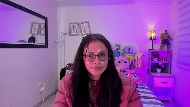 school_ch – webcam model profile photo Image 4