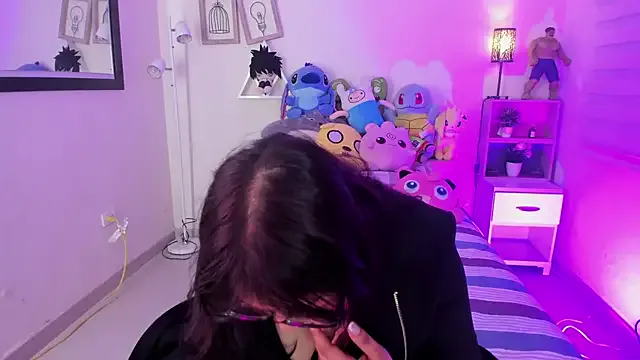 school_ch – webcam model profile photo Image 5