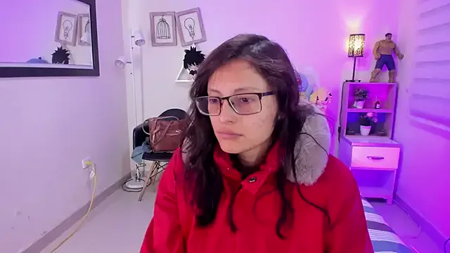 school_ch – webcam model profile photo Image 6