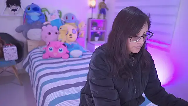 school_ch – webcam model profile photo Image 7