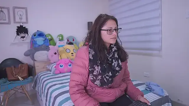 school_ch – webcam model profile photo Image 9