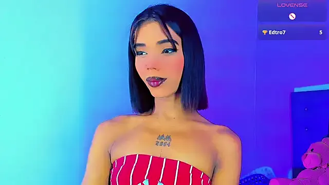 roouse – webcam model profile photo Image 13