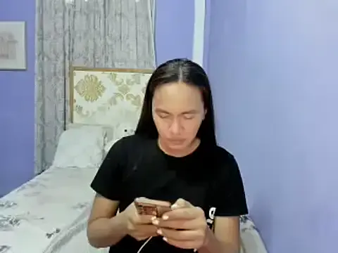 GiselleParton – webcam model profile photo Image 3