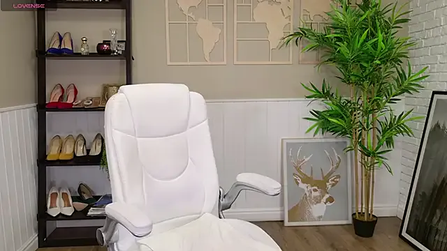 Yui-Ch – webcam model profile photo Image 10