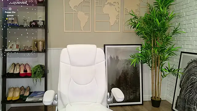 Yui-Ch – webcam model profile photo Image 17