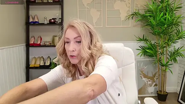 Yui-Ch – webcam model profile photo Image 8