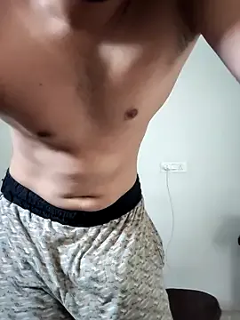 roouse – webcam model profile photo Image 12