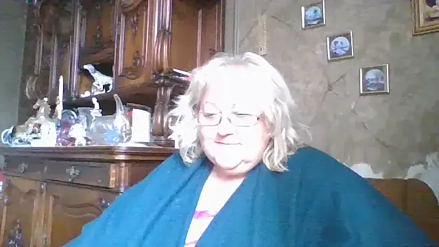 roouse – webcam model profile photo Image 4