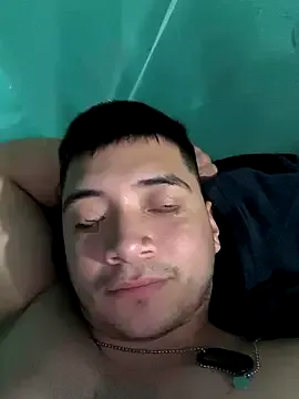 roouse – webcam model profile photo Image 8