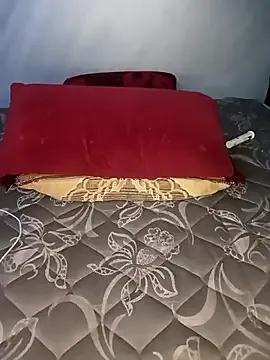 roouse – webcam model profile photo Image 11