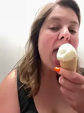 _MiaQueen_ – webcam model profile photo Image 5