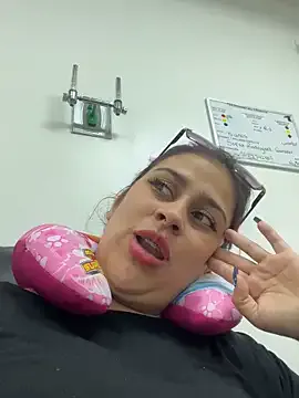 roouse – webcam model profile photo Image 6