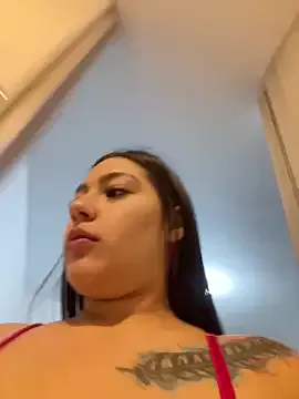  – webcam model profile photo Image 12