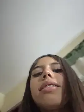 Laura-Khalifa Image 11